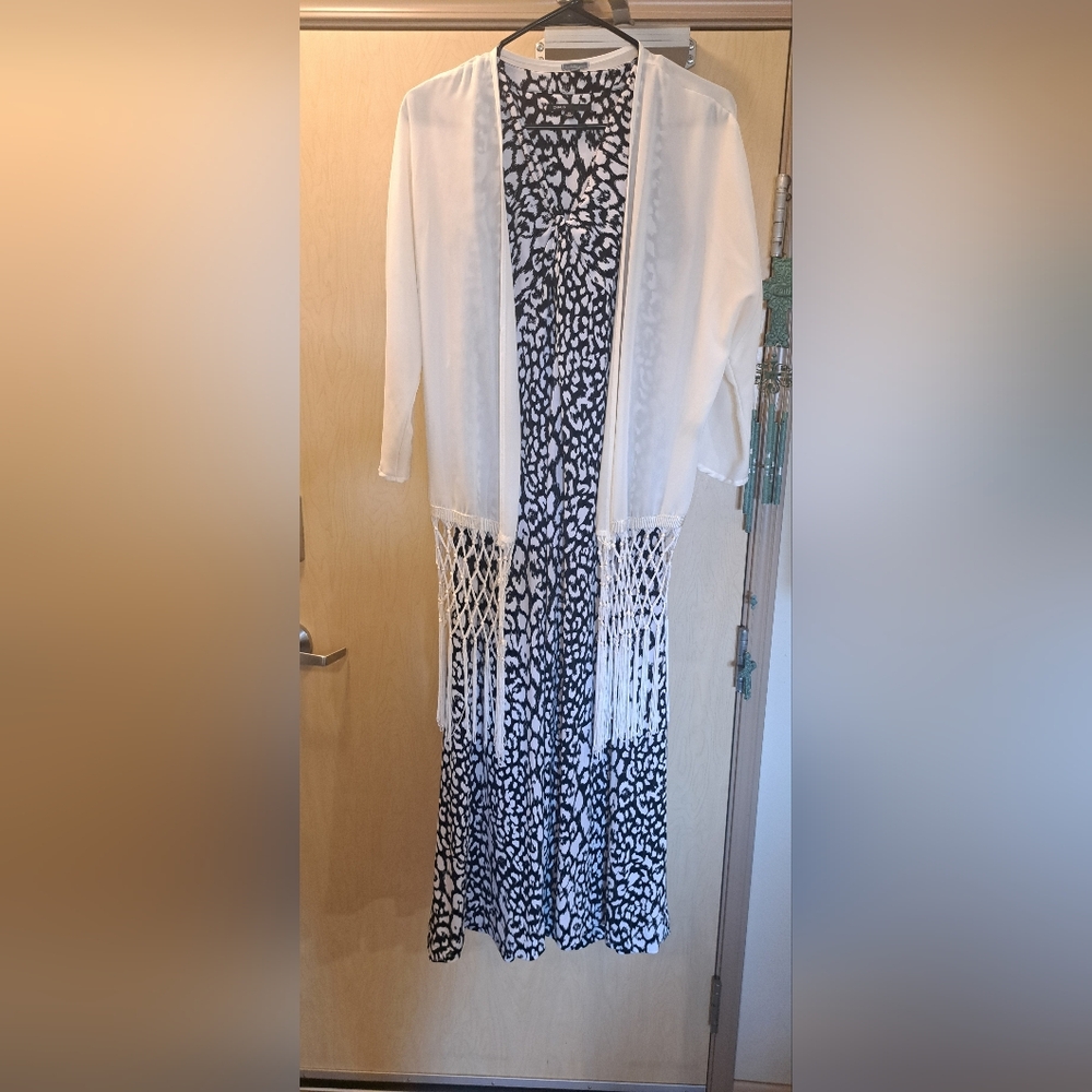 🖤 Chaus Black & White Abstract Midi Dress + Charlotte Russe  Kimono Cardigan.